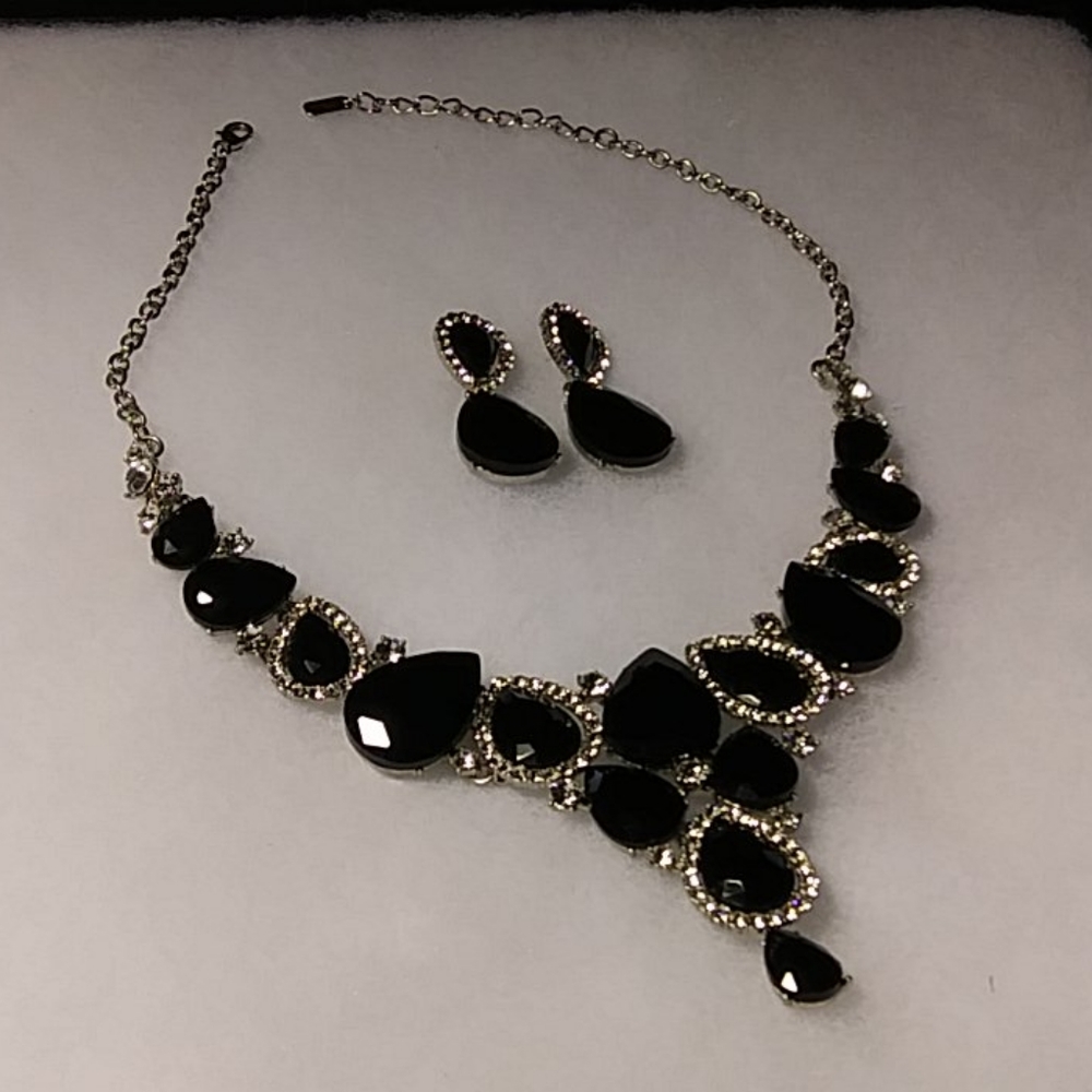 🖤Black Crystal & Rhinestone Necklace & Earrings